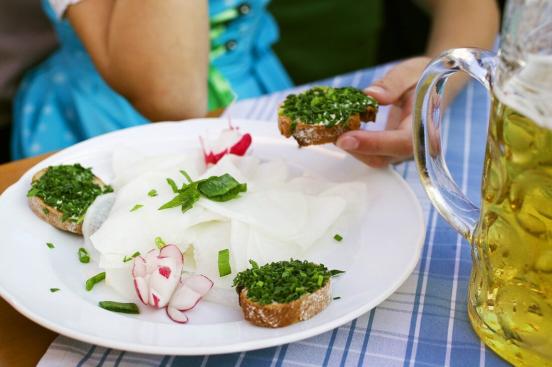 Snack: bread and chives, red and white radishes and beer