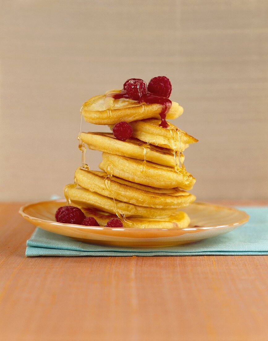 Pancakes with raspberries and maple syrup