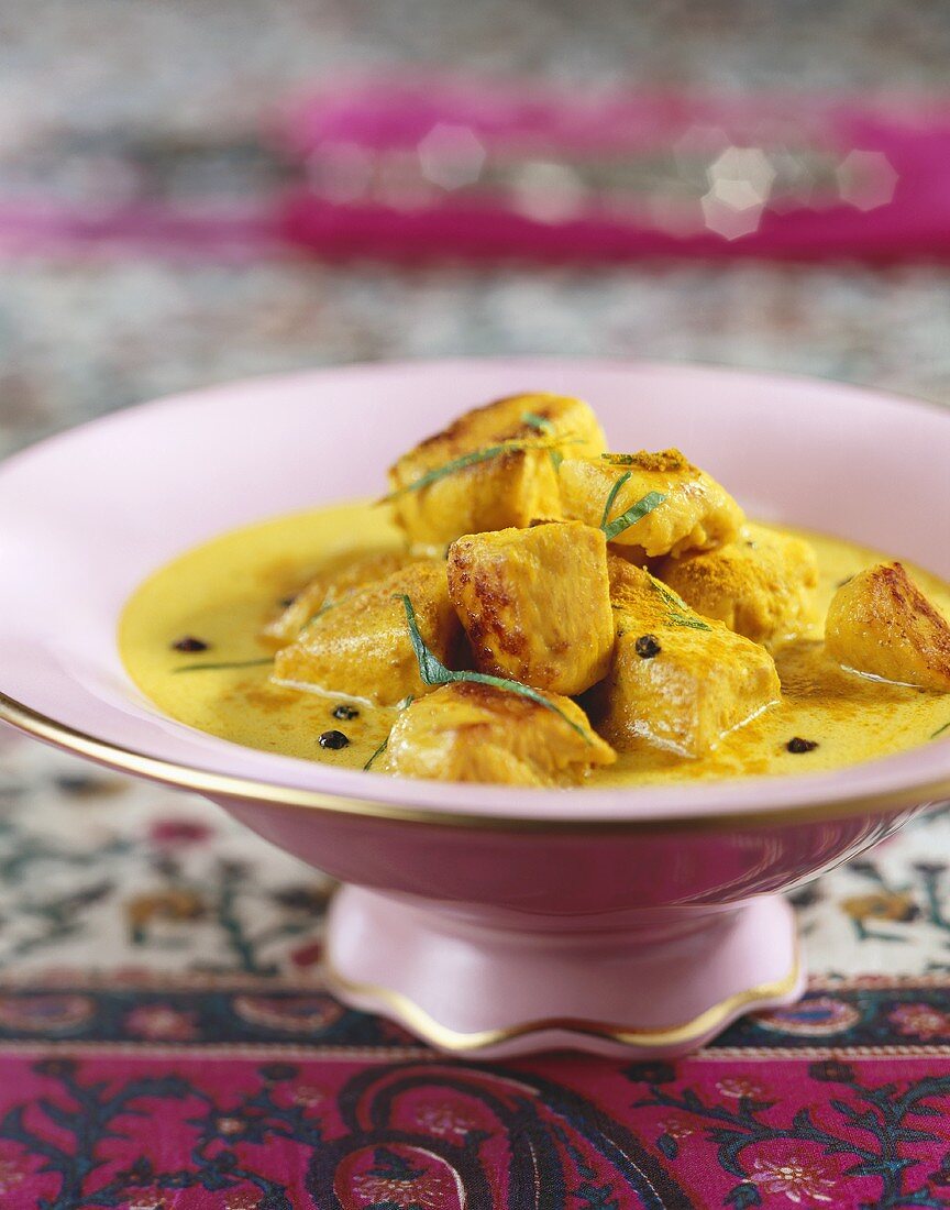 Chicken breast in curry sauce (India)