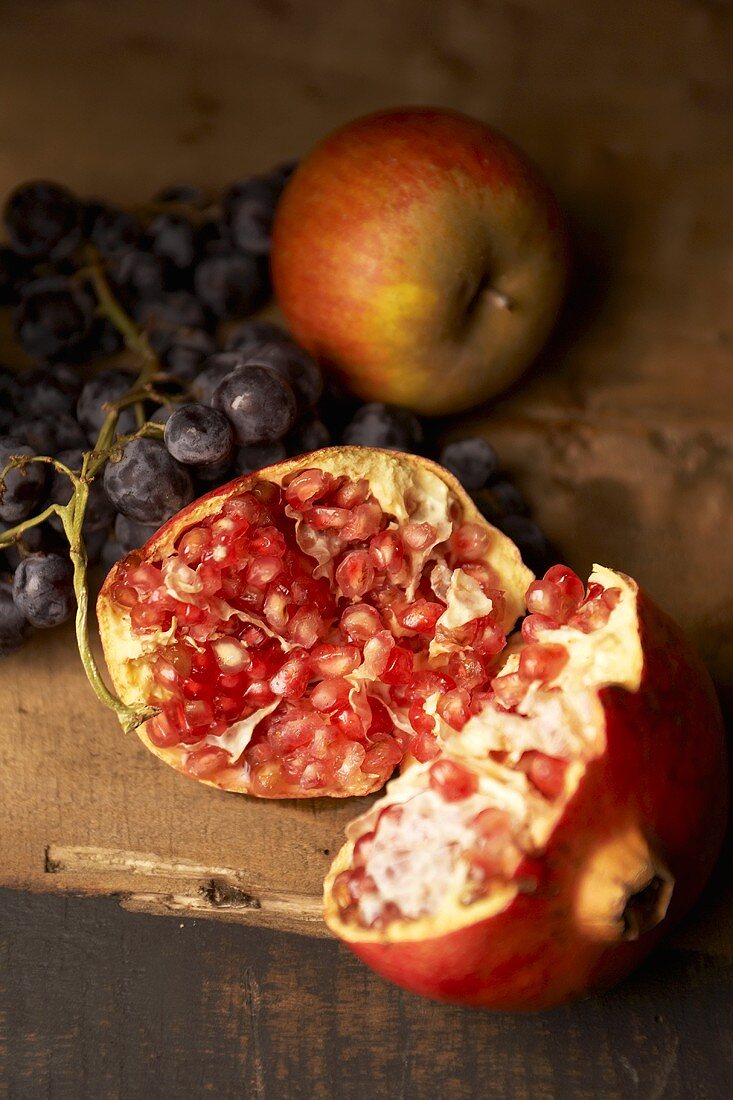 Obststillleben mit Granatapfel