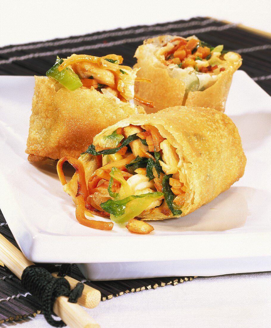 Spring rolls with chicken and vegetable filling