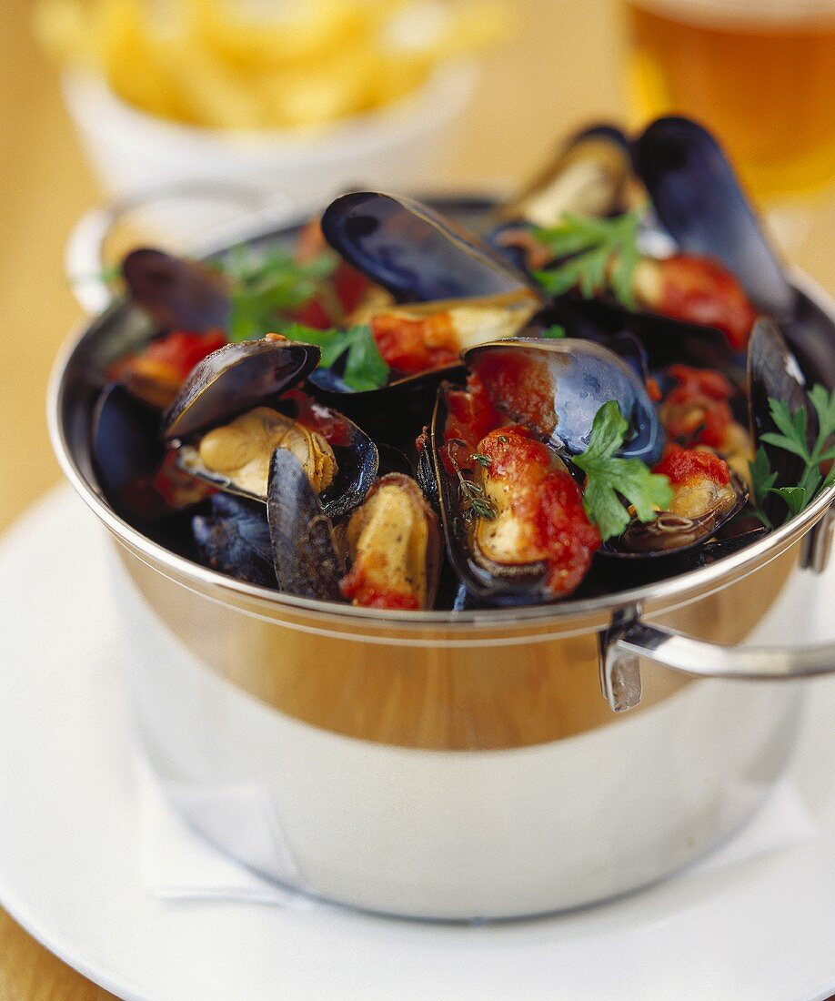 Miesmuscheln in Tomaten-Petersilien-Sauce