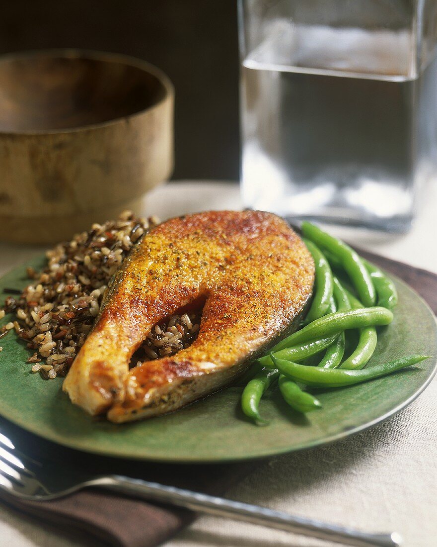 Fish cutlet with brown rice and green beans