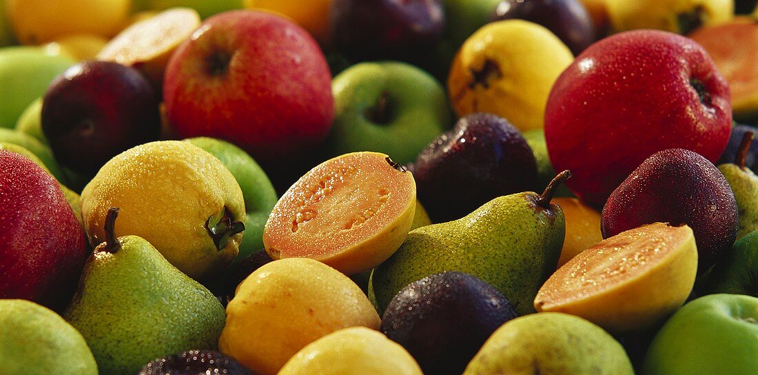 Verschiedene Früchte (bildfüllend)