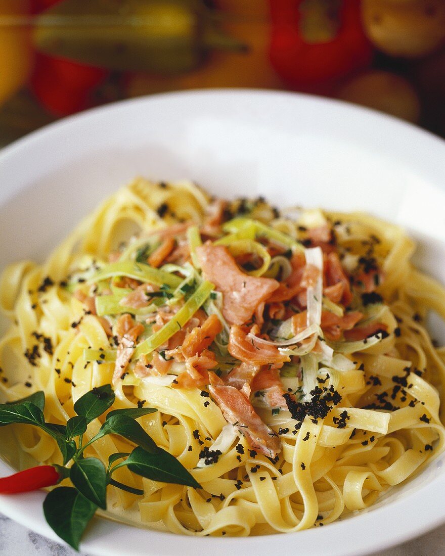 Tagliatelle mit geräuchertem Lachs