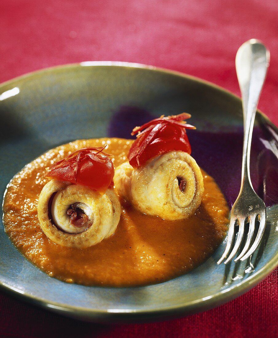 Sole rolls with pata negra ham on pepper sauce