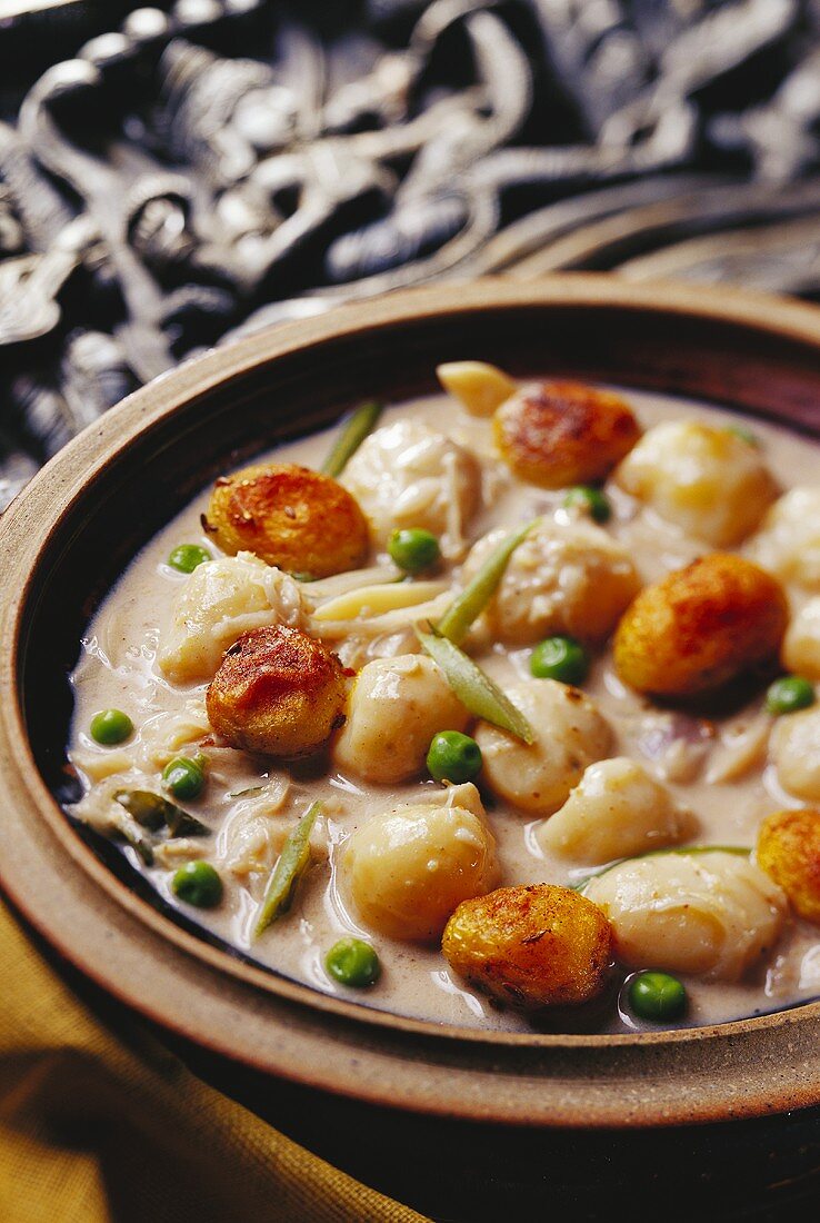 Potato stew with coconut milk (Pondicherry stew, India)