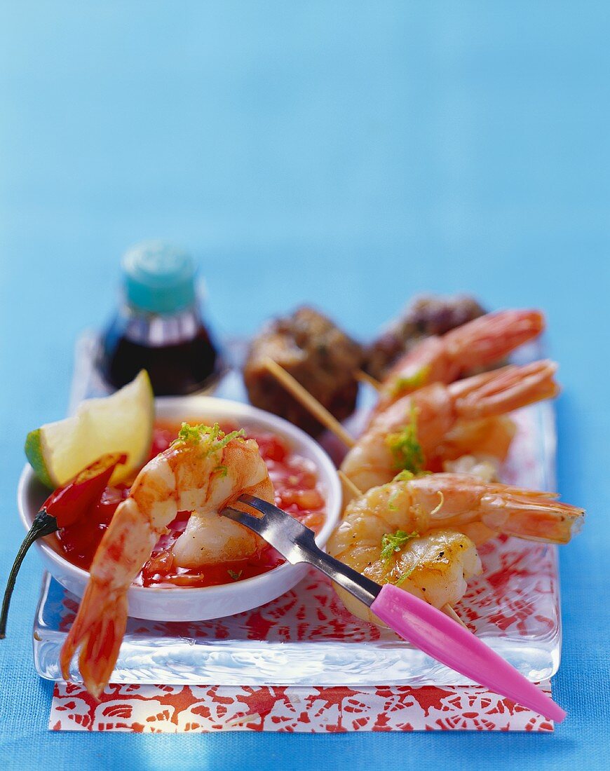 Shrimps with tomato and chili salsa