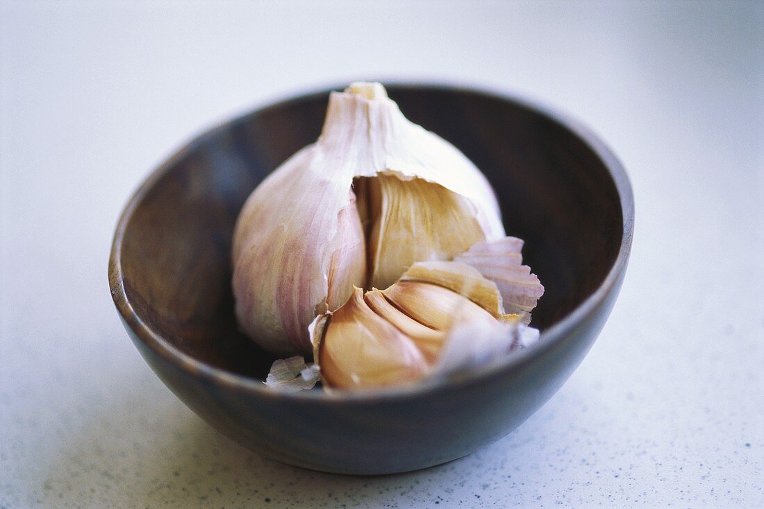 Opened garlic bulb in a bowl