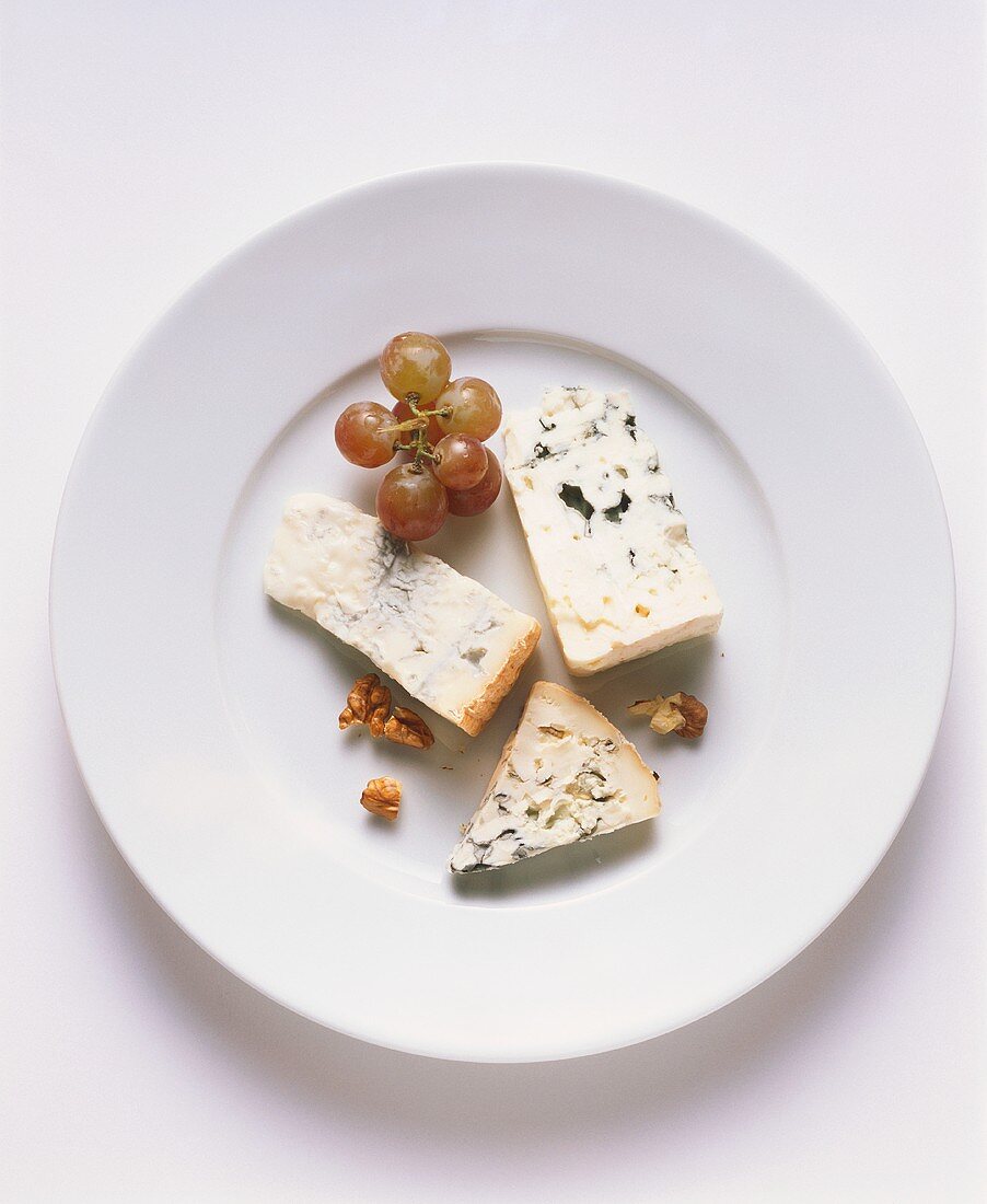 Blue cheese: Roquefort, Gorgonzola and Bleu d'Auvergne