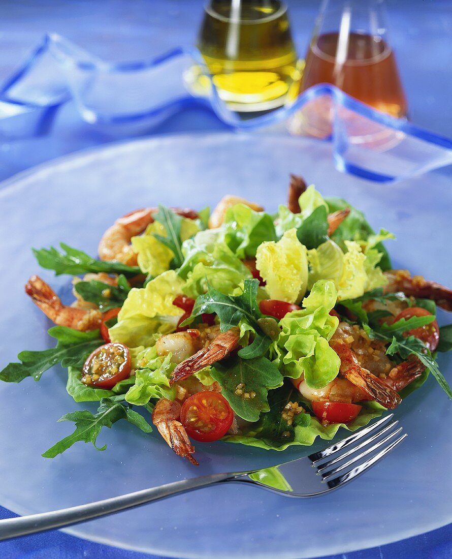 Salad with shrimps and ginger dressing
