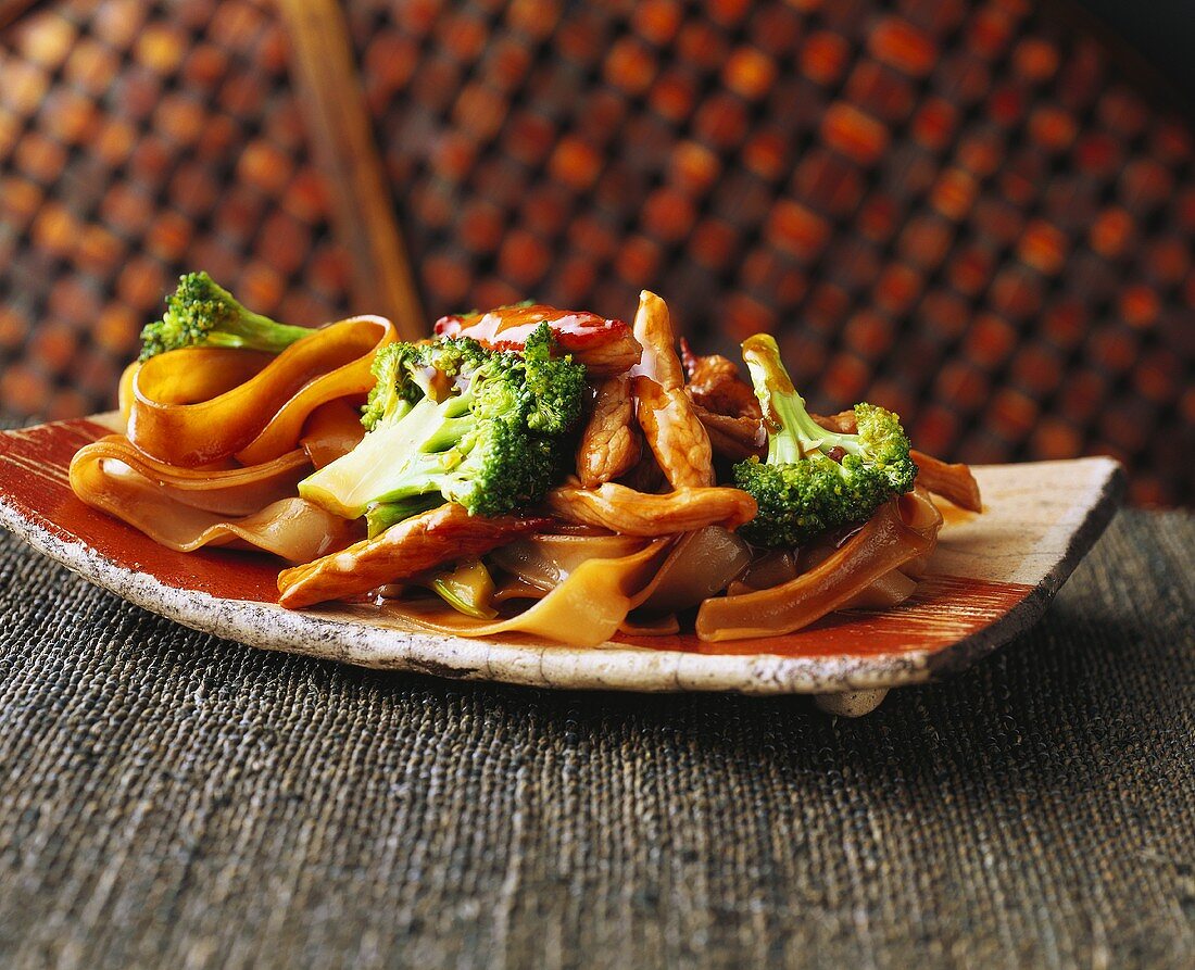 Fried noodles with pork and broccoli (Thailand)