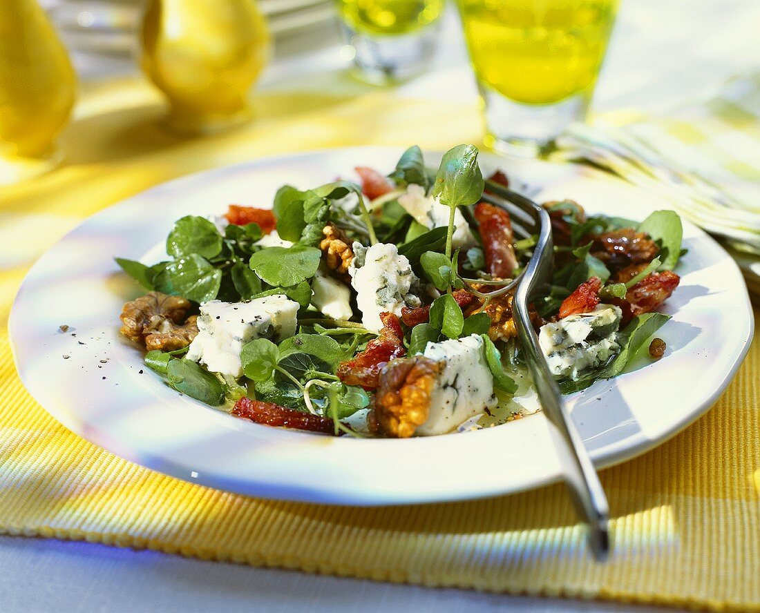 Watercress salad with Roquefort and bacon