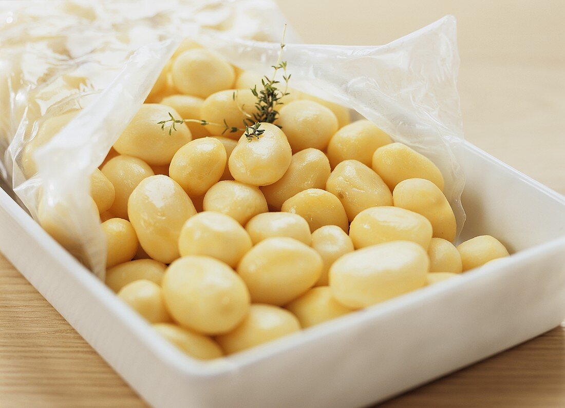 Peeled potatoes with thyme
