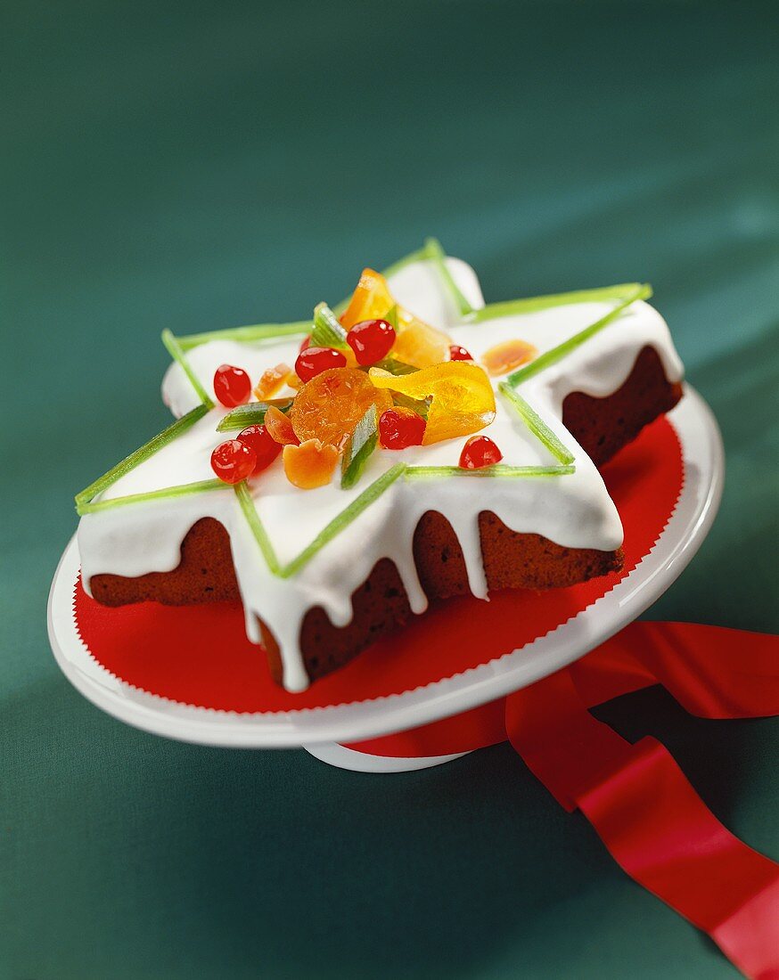 Star-shaped cake with glace icing and candied fruit