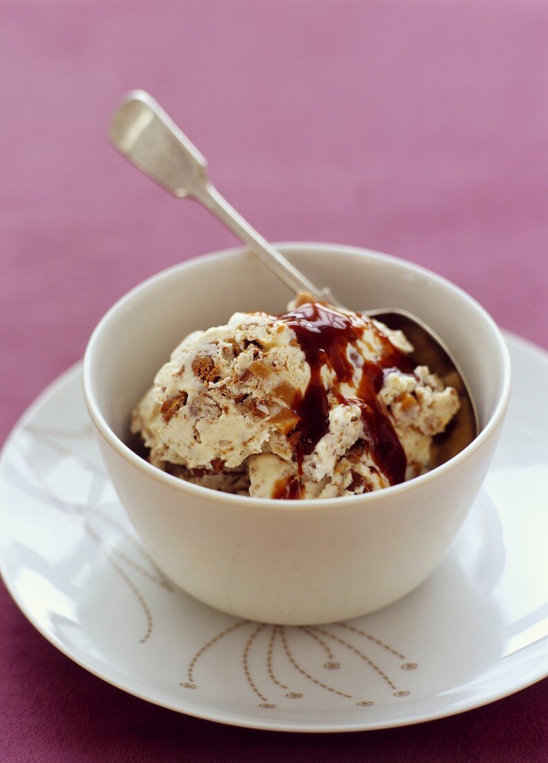 Ice cream with biscuit crumbs and chocolate sauce