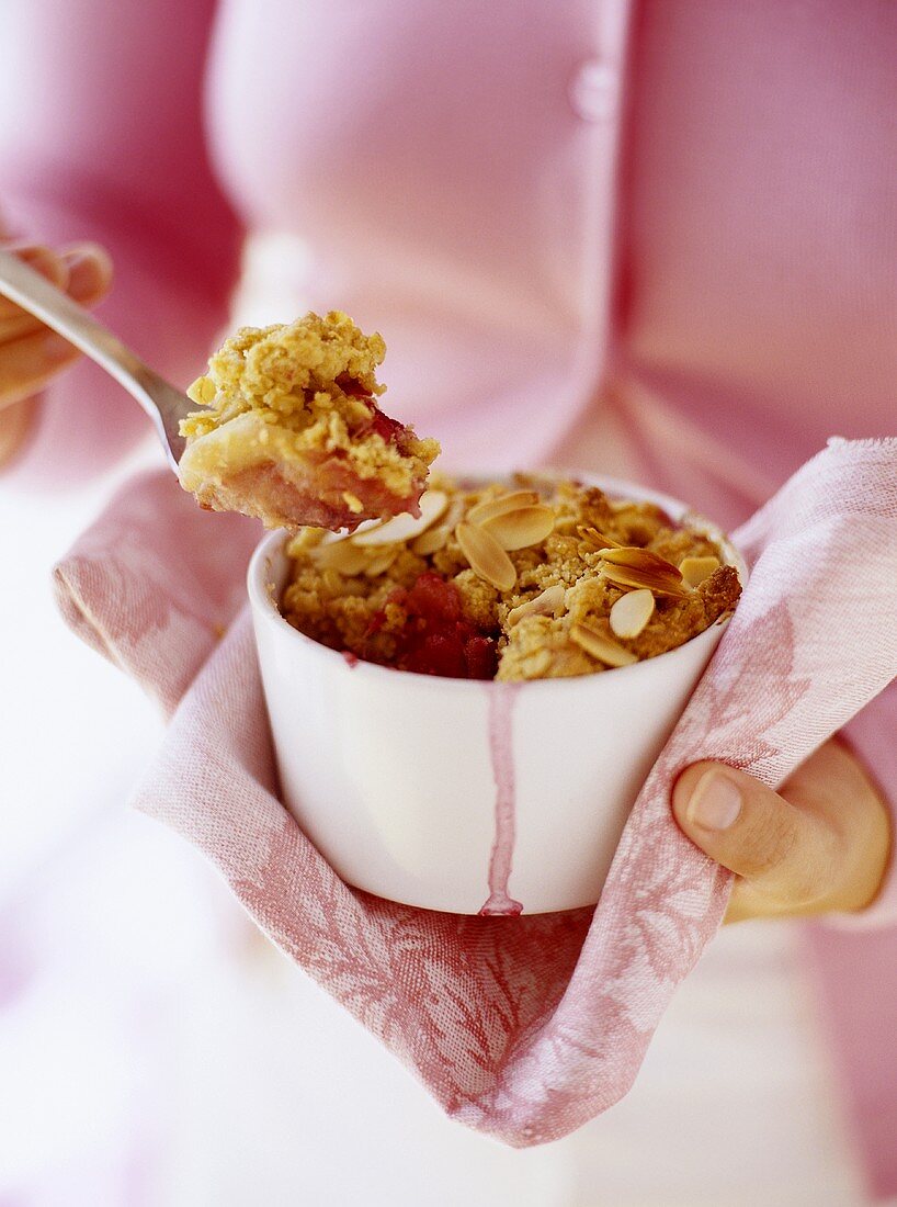 Apple and rhubarb crumble