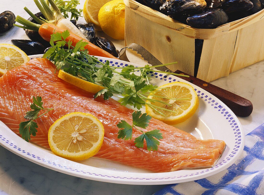 Salmon with lemon slices and parsley