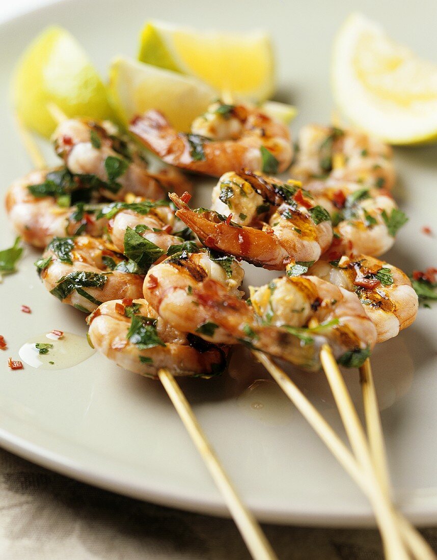 Shrimp kebabs with garlic and parsley