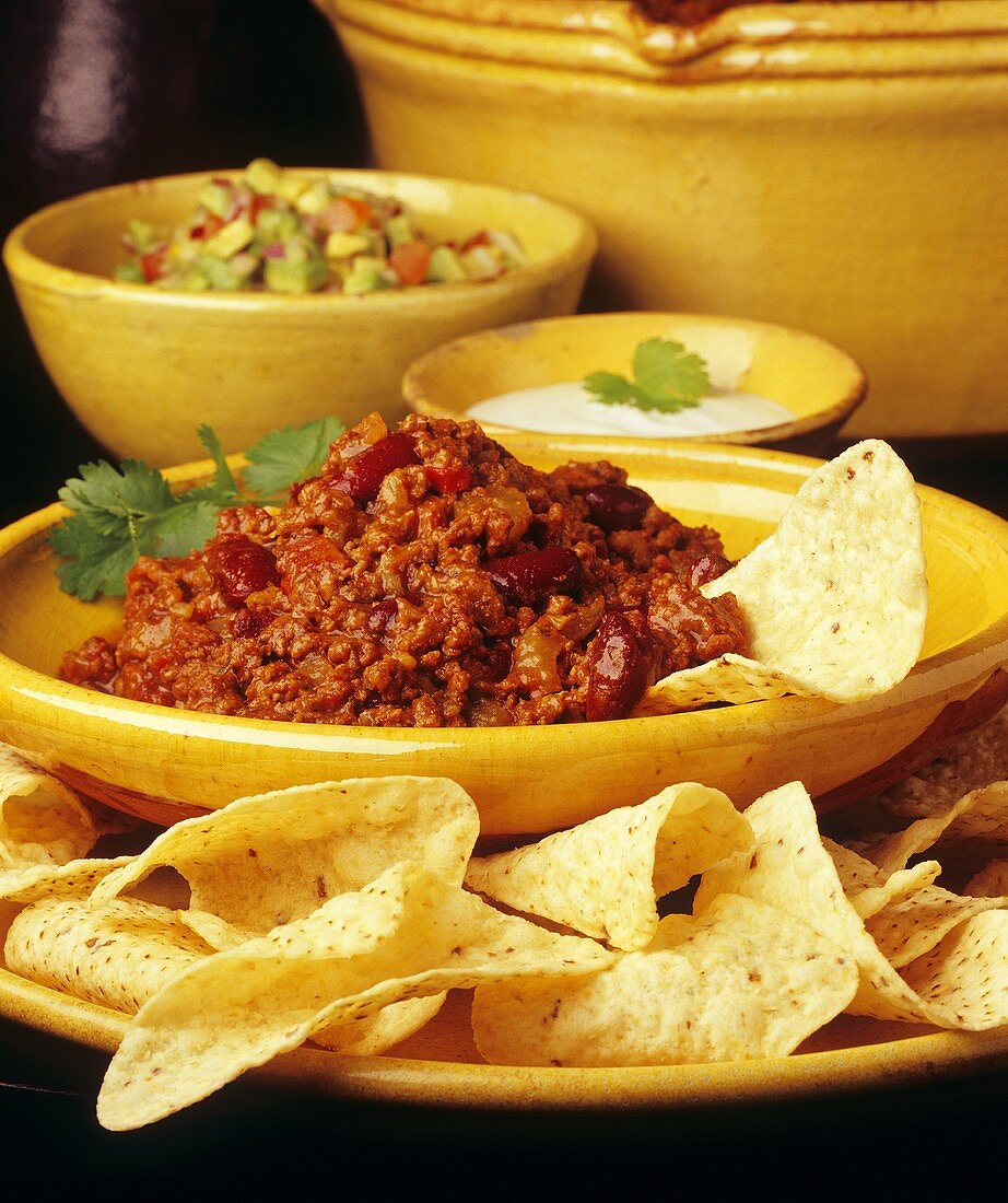 Chili con carne with tortilla chips