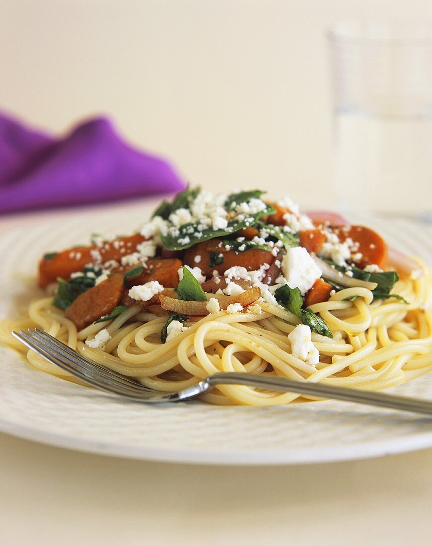 Spaghetti mit Süsskartoffeln und Schafskäse