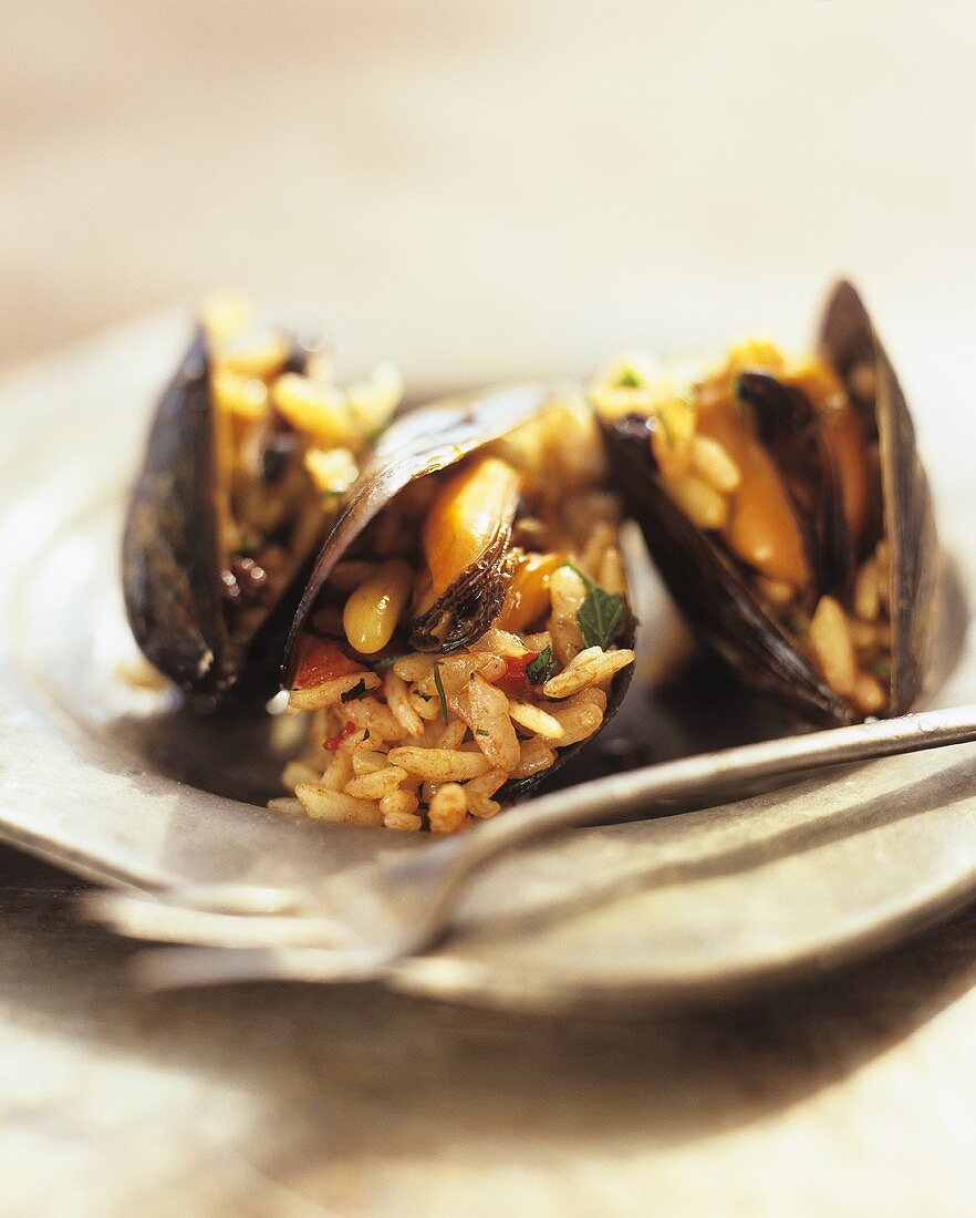 Mussels stuffed with rice and pine nuts