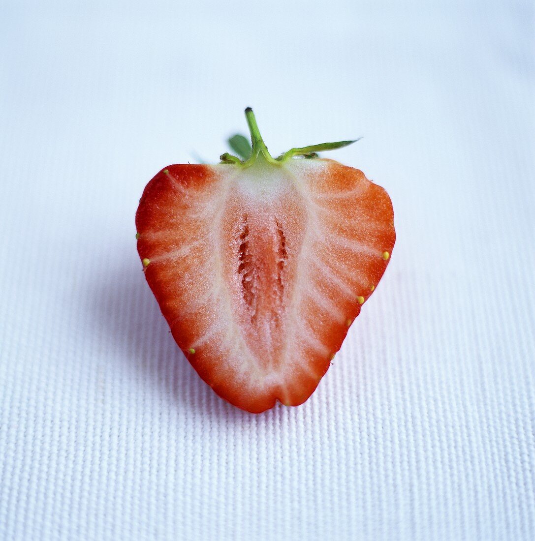 Eine halbe Erdbeere