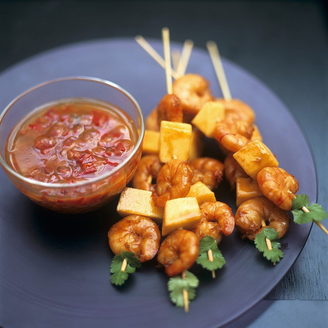 Shrimp and mango kebabs with spicy sauce
