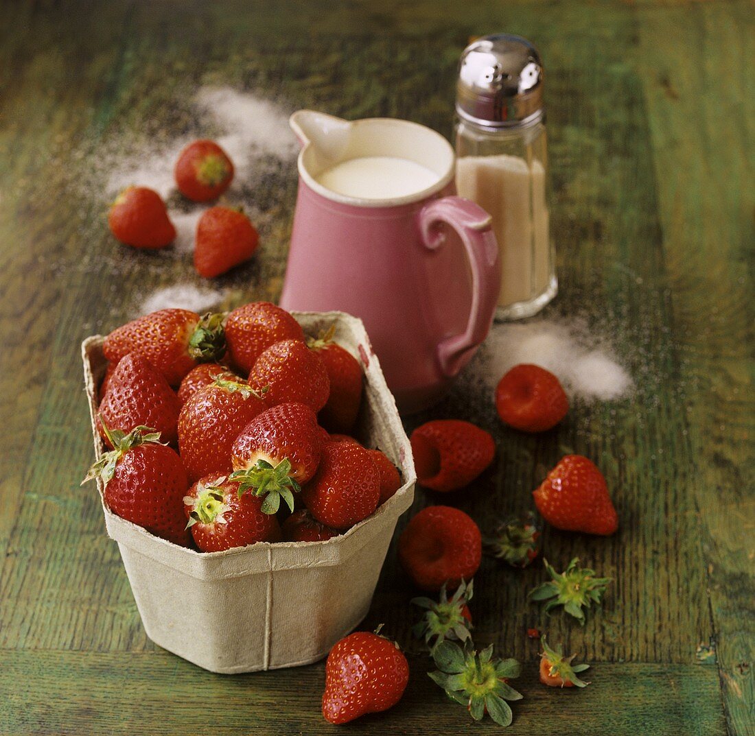 Frische Erdbeeren und Sahne