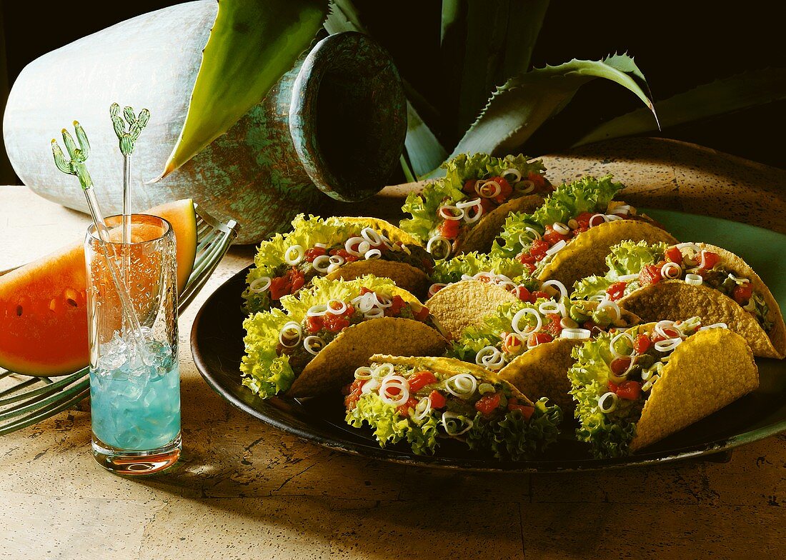 Tacos mit Salat- und Gemüsefüllung