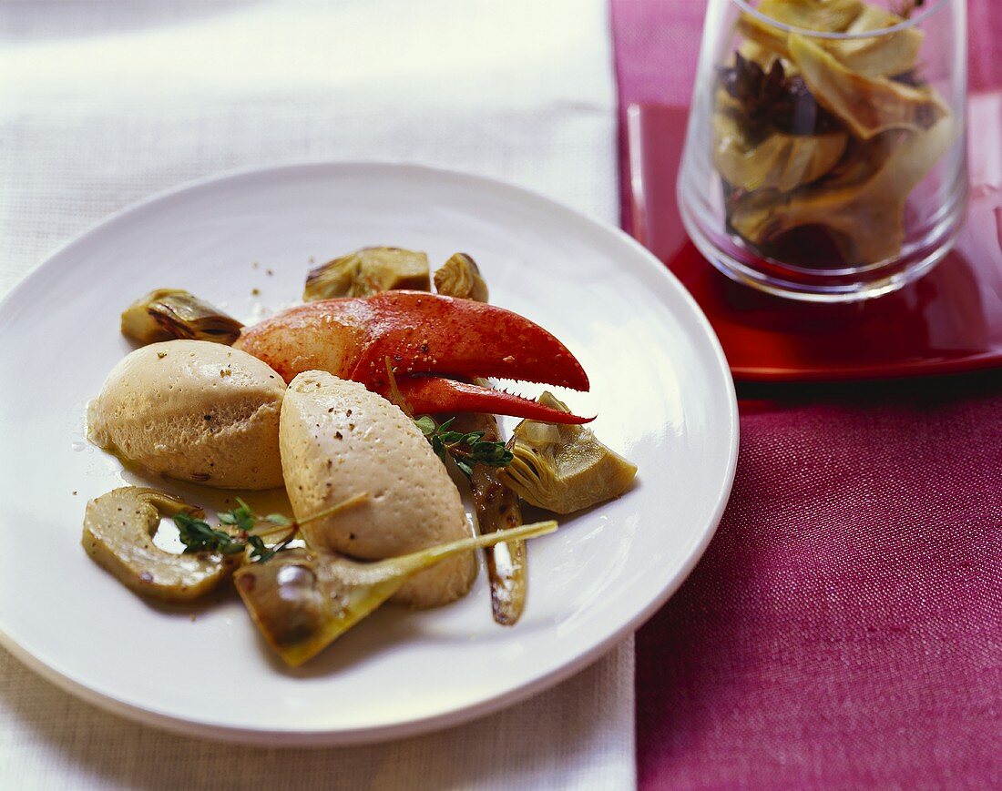 Hummermousse mit Artischockensalat