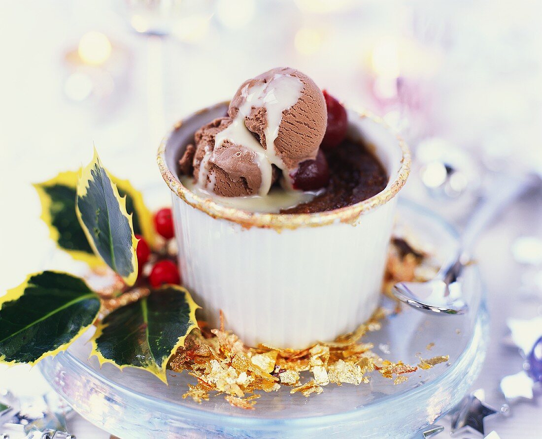 Christmas Pudding mit Schokoladeneis