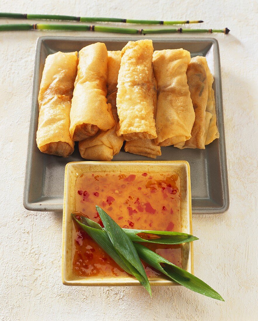 Spring rolls with sweet and sour chili sauce (China)