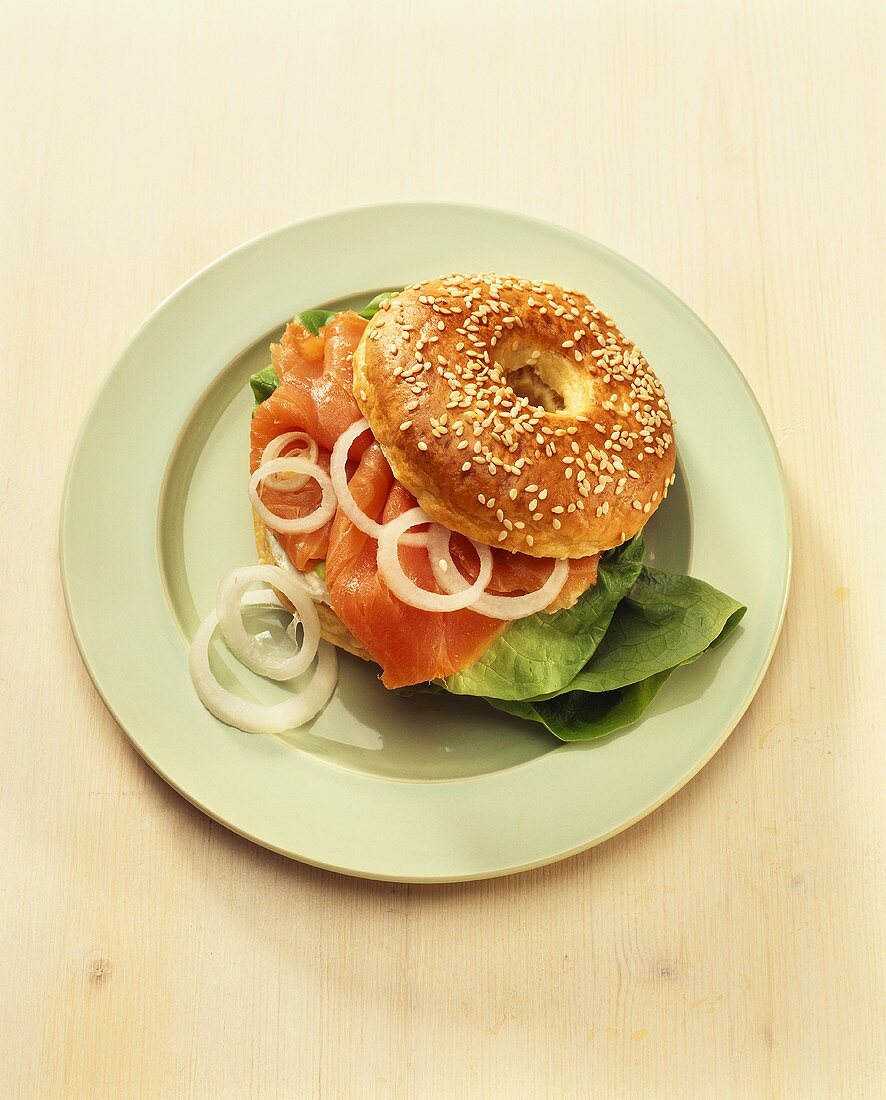 Sesame bagel with smoked salmon and onion rings