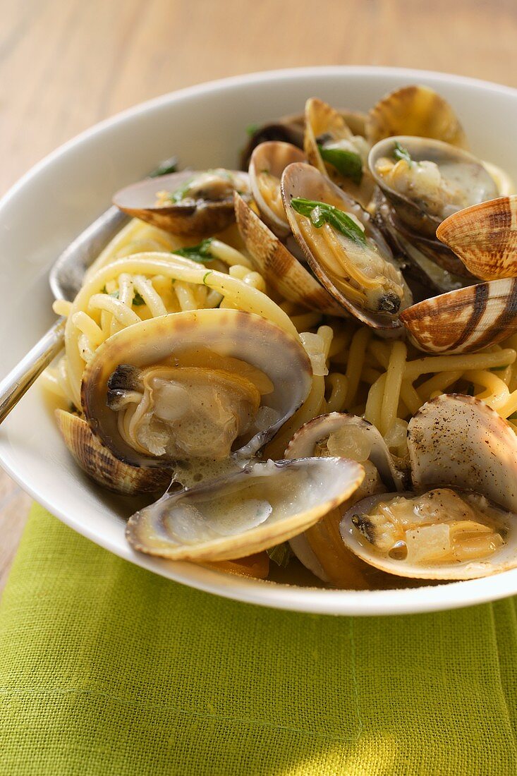 Spaghetti alle vongole (Spaghetti mit Venusmuscheln, Italien)