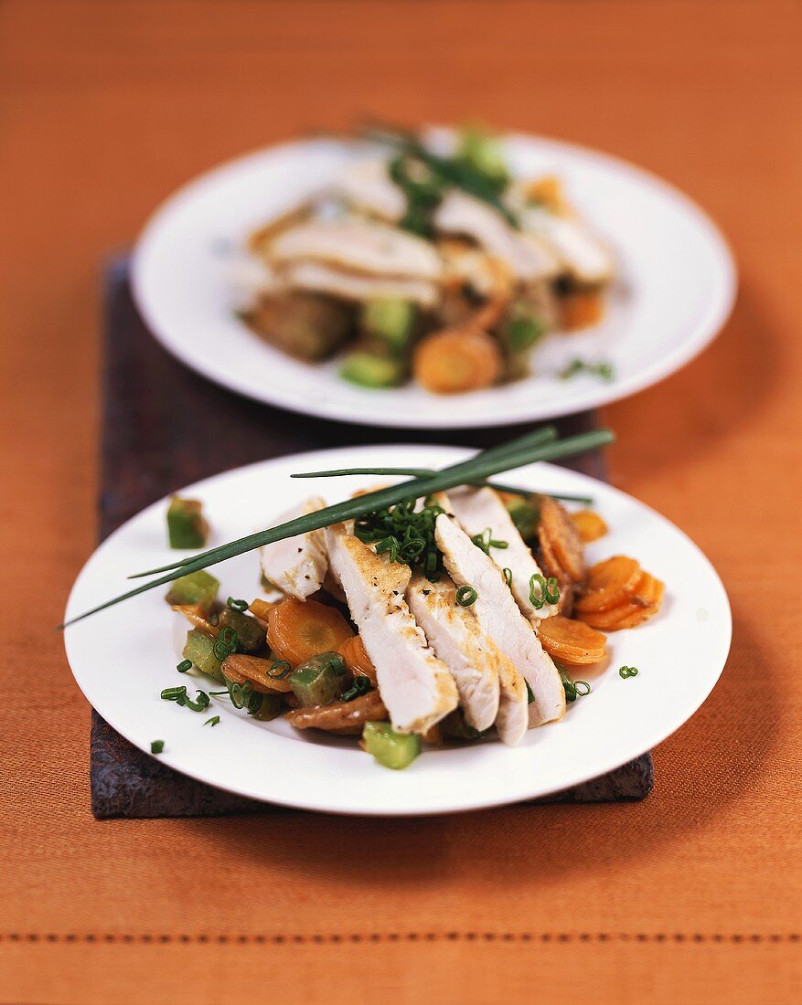 Turkey escalopes with stir-fried peanuts and carrots