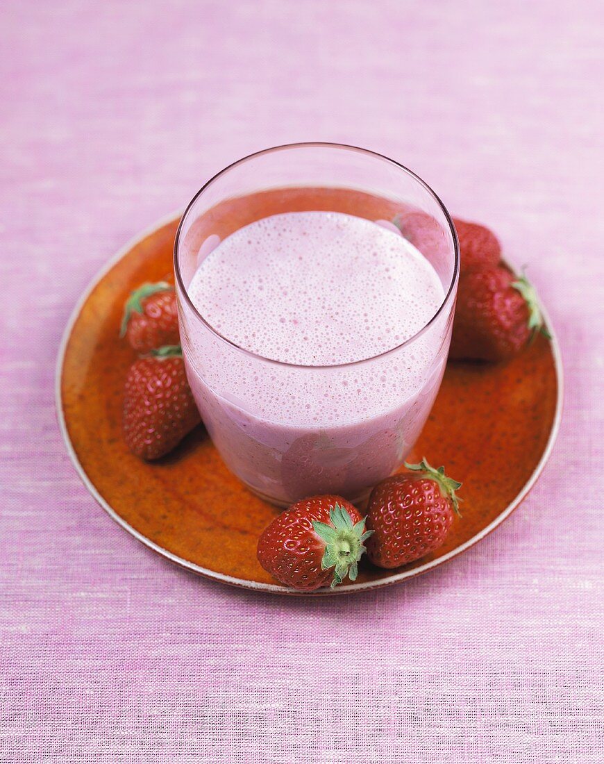 Almond buttermilk with strawberries