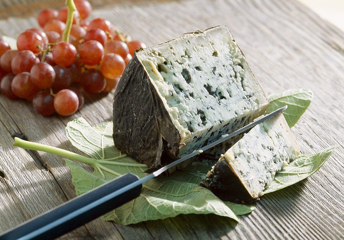 Valdeón (blue cheese from Spain) and grapes