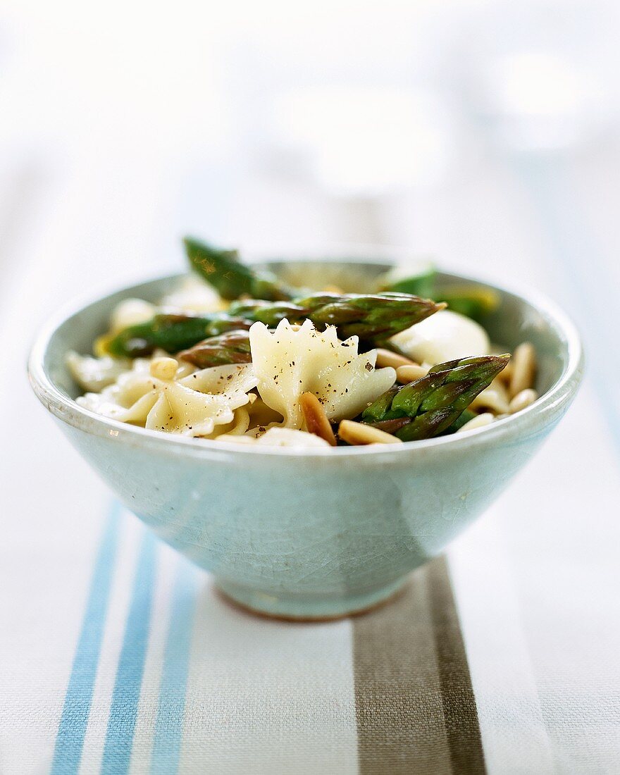 Farfalle mit grünem Spargel