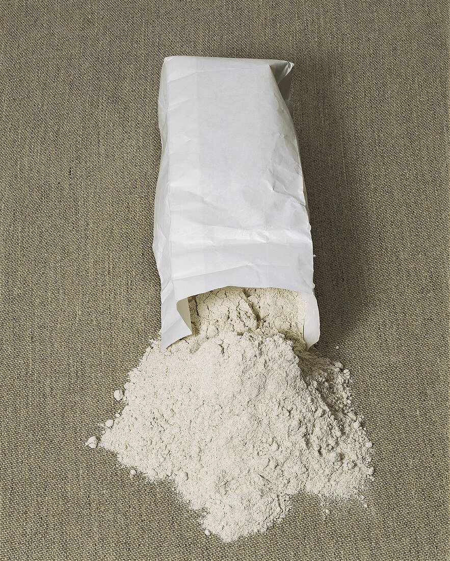Wholemeal flour in paper bag