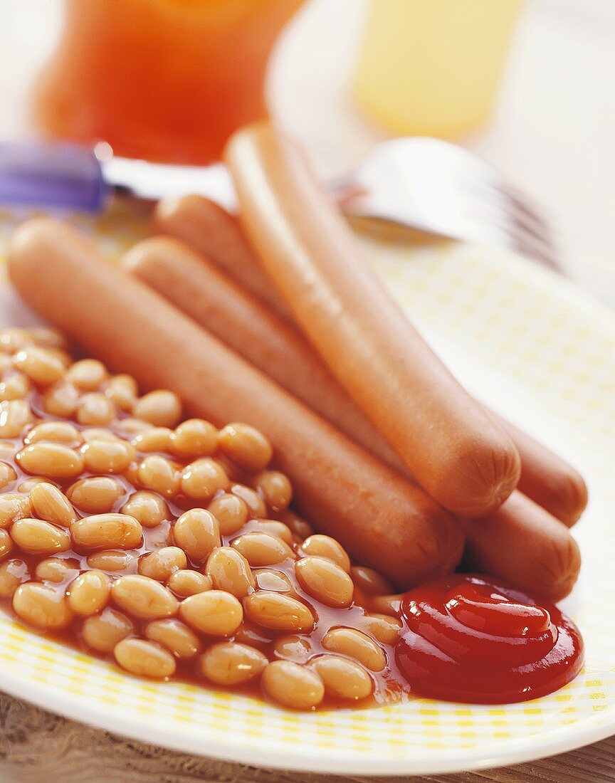 Frankfurters with baked beans