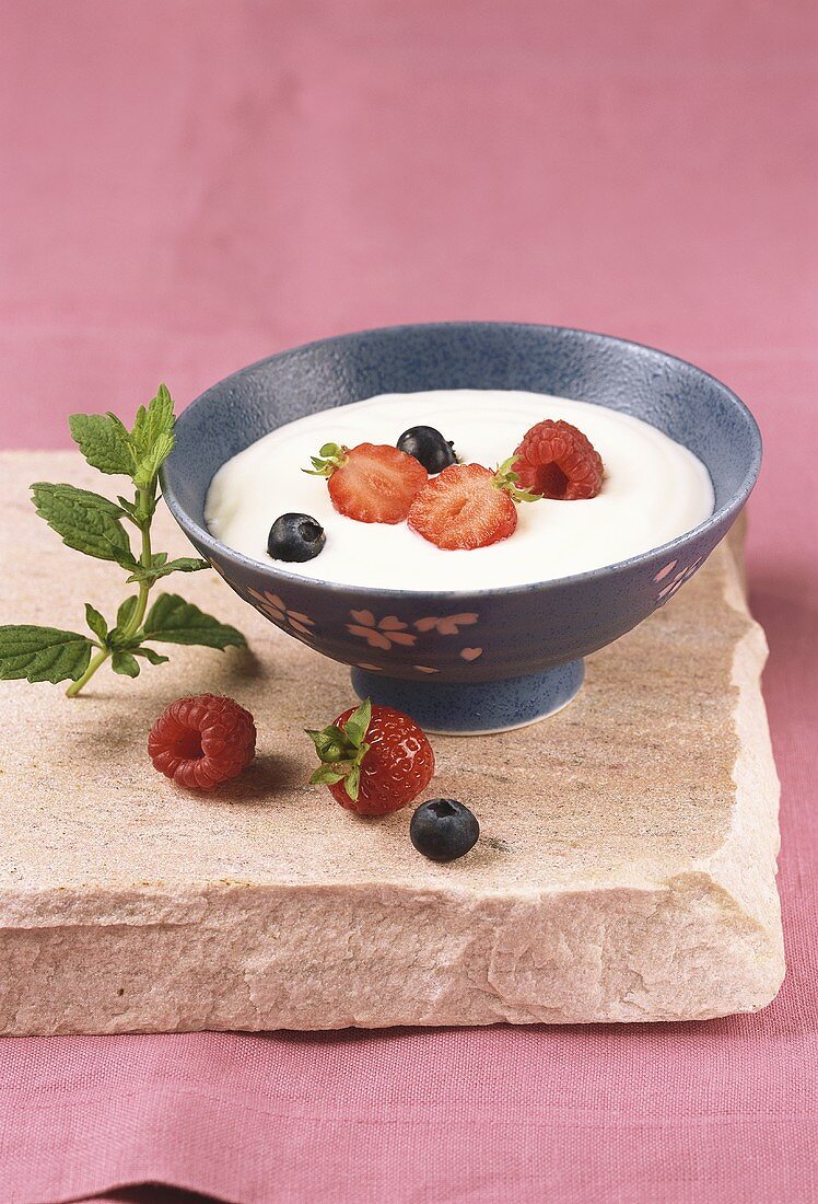 Lemon yoghurt cream with fresh berries