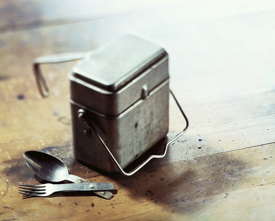 A military mess kit