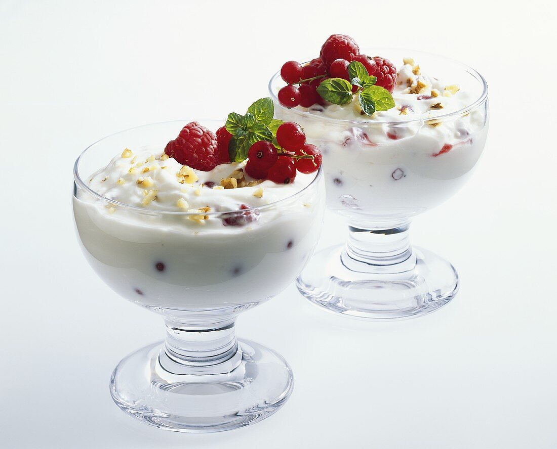 Quark cream with red berries