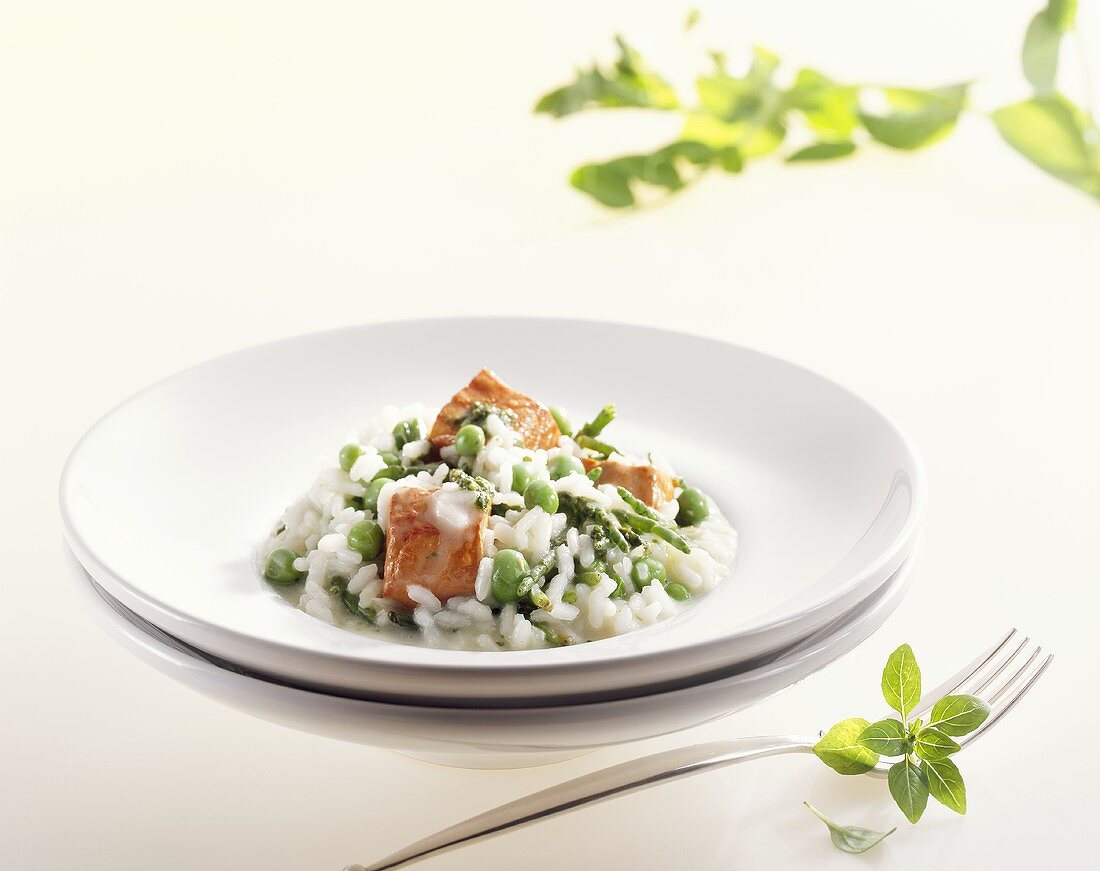 Risotto with smoked salmon, peas and samphire