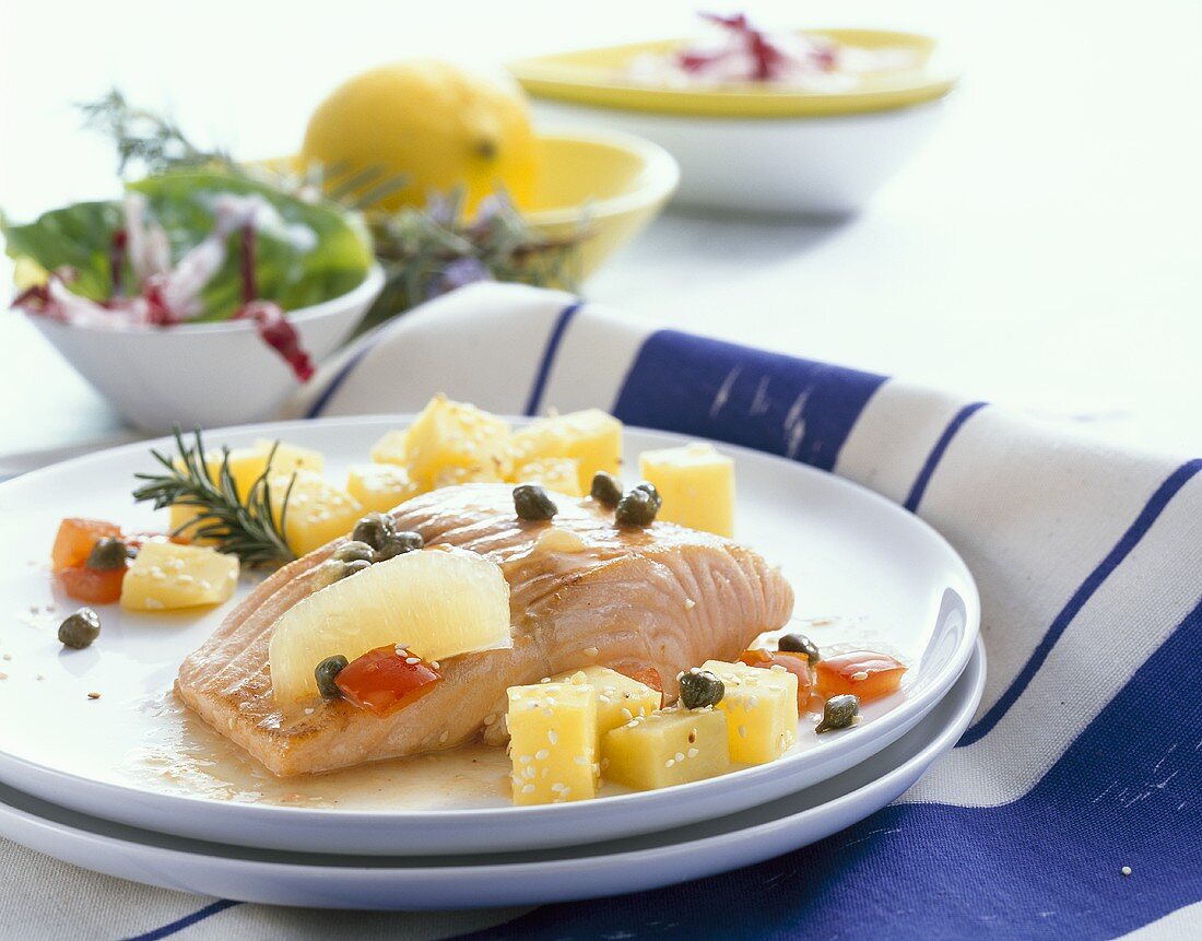 Salmon fillet with sesame potatoes and lemon