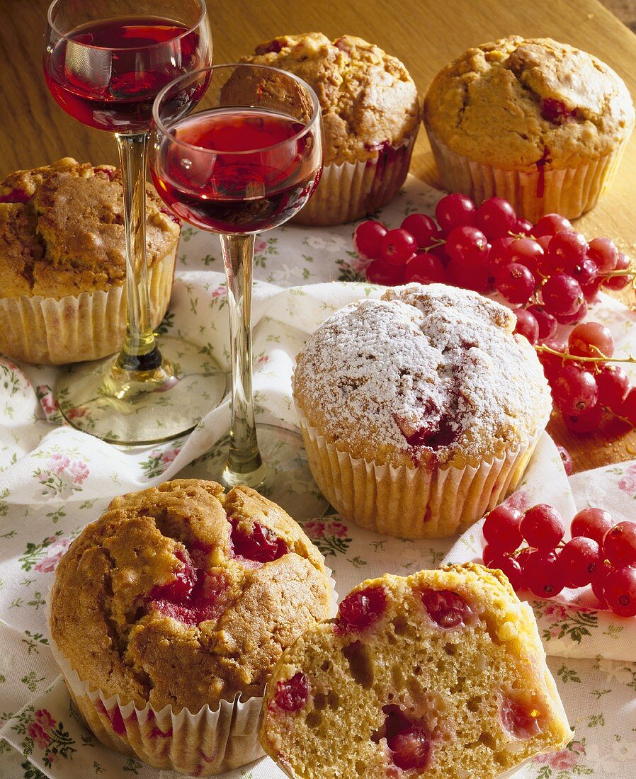 Redcurrant muffins with liqueur