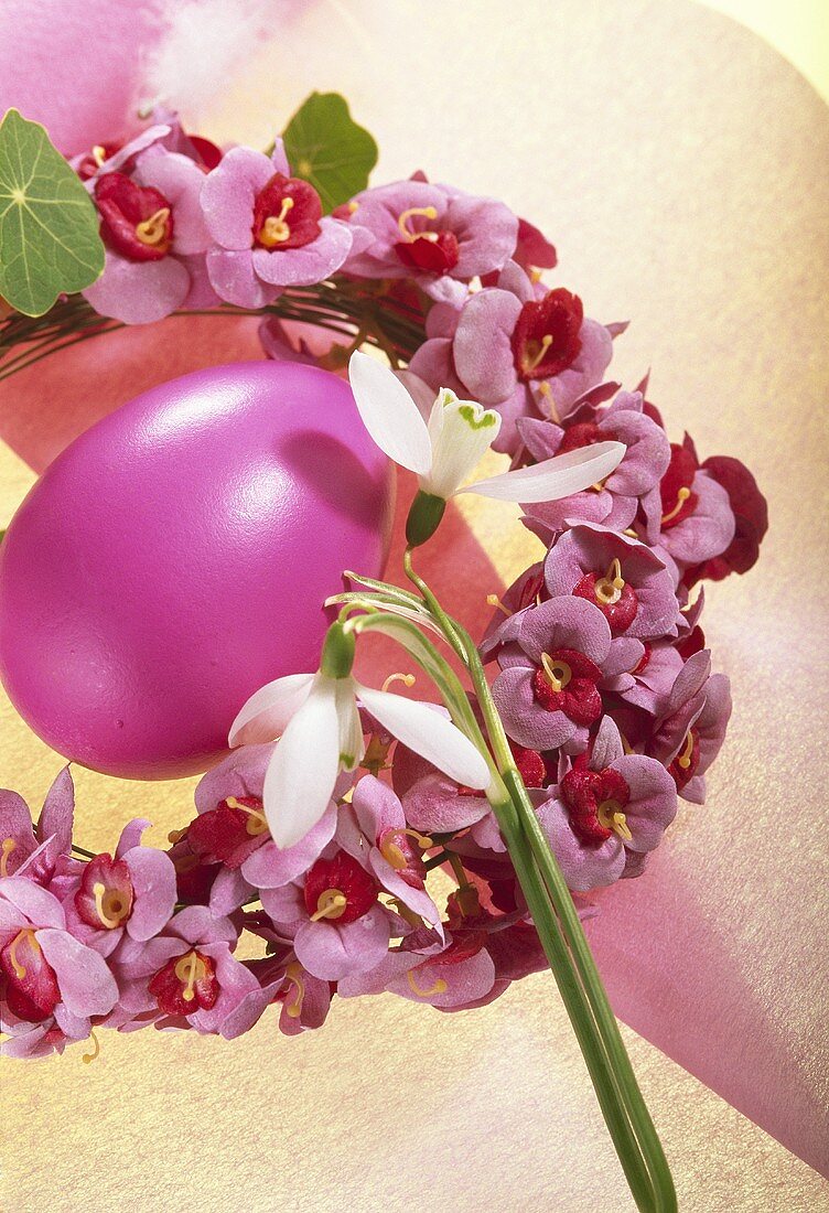 Easter wreath with Easter egg