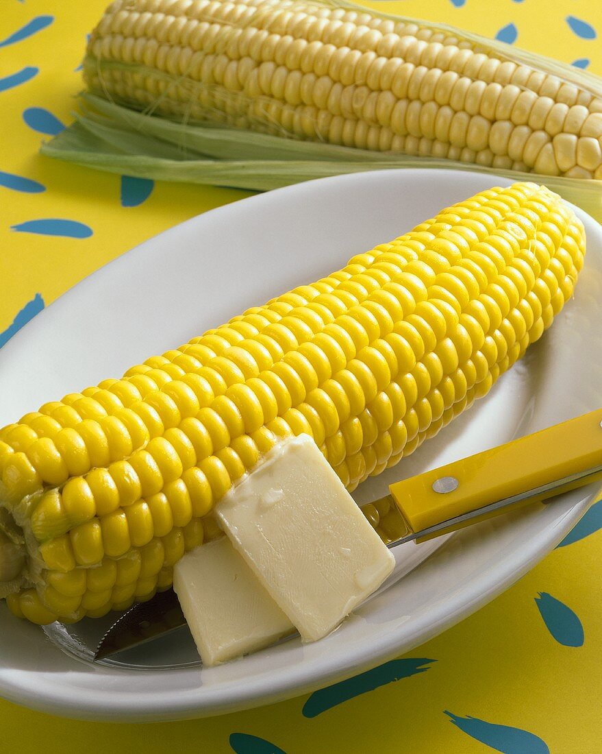 Corncobs with butter