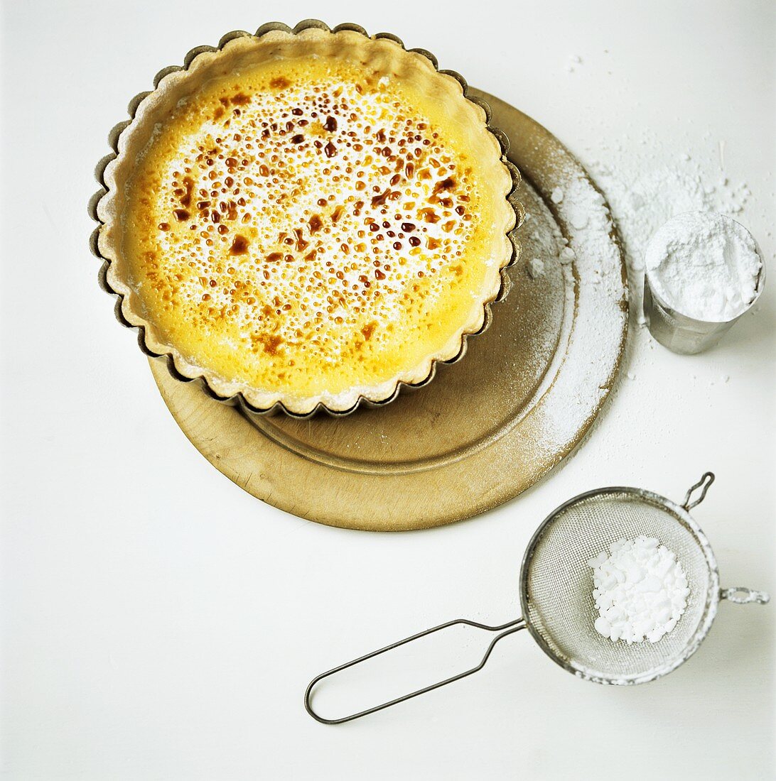 Lemon tart with icing sugar